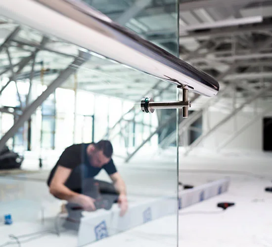 Fort Lauderdale, FL highly skilled glass repair technicians